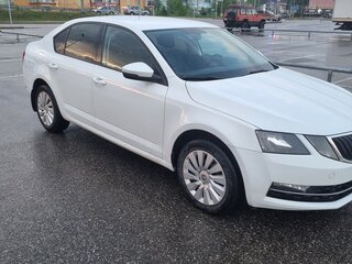 2020 Skoda Octavia III (A7) Рестайлинг, белый, 1450000 рублей, вид 3