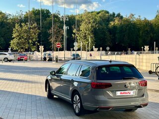 2023 Volkswagen Passat GTE B8 Рестайлинг, серебристый, 2000000 рублей, вид 4