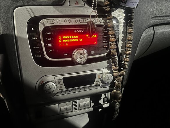 2010 Ford Focus II Рестайлинг, серебристый, 500000 рублей - вид 7