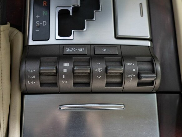 2011 Lexus LX 570 III, чёрный, 3329000 рублей - вид 10