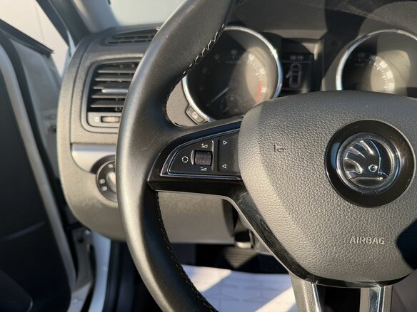 2015 Skoda Yeti I Рестайлинг, белый, 1550000 рублей - вид 14