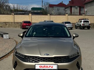 2021 Kia K5 III, жёлтый, 2370000 рублей, вид 1