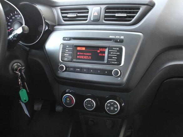 2017 Kia Rio III Рестайлинг, белый, 920000 рублей - вид 17