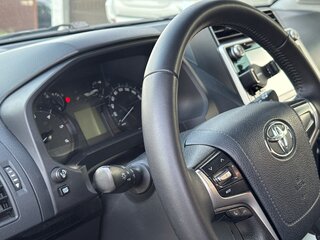 2018 Toyota Land Cruiser Prado 150 Series Рестайлинг 2, белый, 3920000 рублей, вид 4