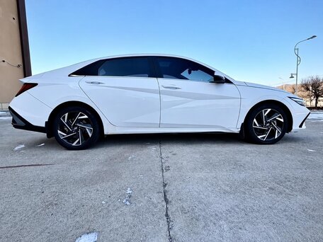 2023 Hyundai Elantra VII (CN7) Рестайлинг, белый, 1720000 рублей, вид 5