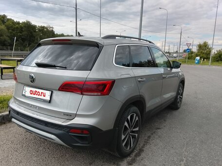 2021 Volkswagen Taos I, коричневый, вид 3