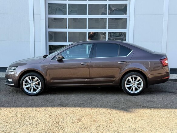 2017 Skoda Octavia III (A7) Рестайлинг, коричневый, 1800000 рублей - вид 1