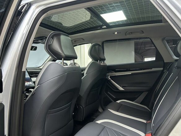 2023 Geely Atlas II, серый, 2560000 рублей - вид 12