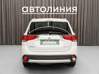 2015 Mitsubishi Outlander III Рестайлинг 2, белый, 1950000 рублей, вид 5