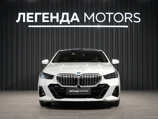 2026 BMW 5 серии Long 530Li xDrive VIII (G60/G61/G68), белый, 7400000 рублей, вид 1