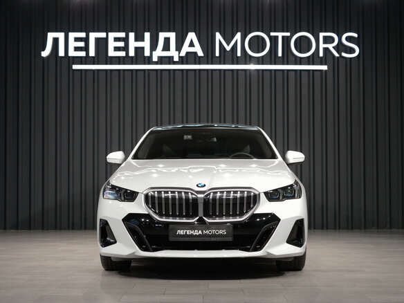 2026 BMW 5 серии Long 530Li xDrive VIII (G60/G61/G68), белый, 7400000 рублей