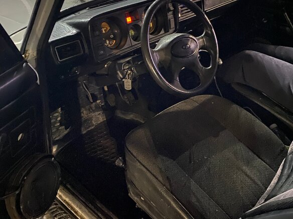 2002 Lada (ВАЗ) 2105, белый, 85000 рублей - вид 3