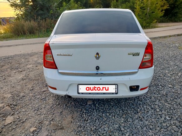 2013 Renault Logan I Рестайлинг, белый, 330000 рублей - вид 5