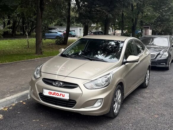 2011 Hyundai Solaris I, золотистый, 695000 рублей - вид 4