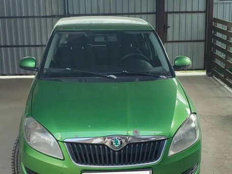 2011 Skoda Fabia II Рестайлинг, зелёный, 360000 рублей, вид 2