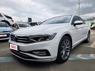 2022 Volkswagen Passat B8 Рестайлинг, белый, 1990069 рублей, вид 1
