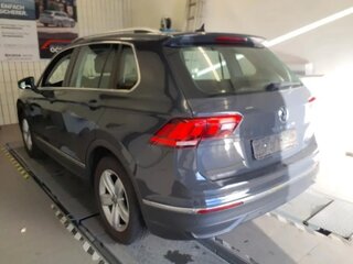 2022 Volkswagen Tiguan II Рестайлинг, серый, 2292000 рублей, вид 2