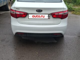 2012 Kia Rio 5-speed III, белый, 560000 рублей, вид 3
