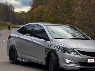 2015 Hyundai Solaris I Рестайлинг, серебристый, 870000 рублей, вид 4