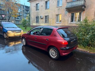 2000 Peugeot 206, красный, 150000 рублей, вид 1
