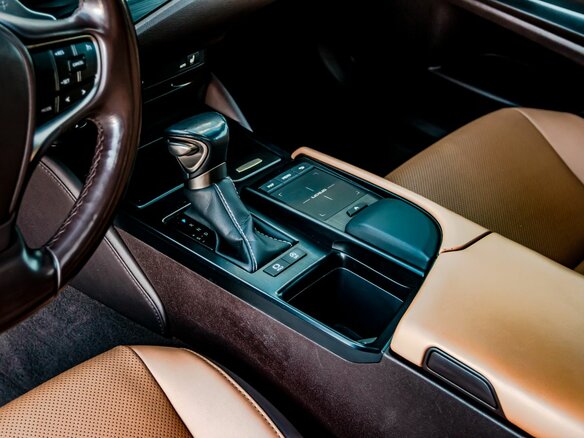 2021 Lexus ES 250 VII, белый, 3180000 рублей - вид 25