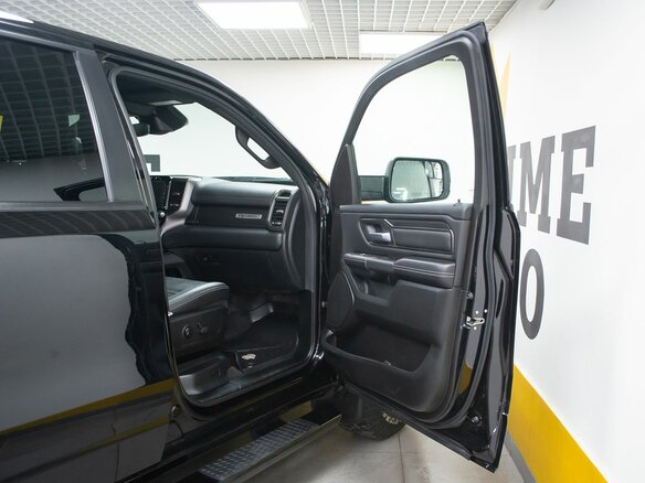 2022 Ram 1500 Crew Cab eTorque V, чёрный, 7999000 рублей - вид 21