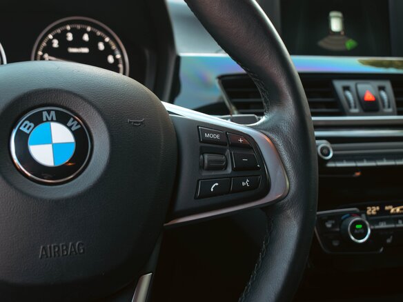 2018 BMW X1 20i xDrive II (F48), серый, 2530000 рублей - вид 13