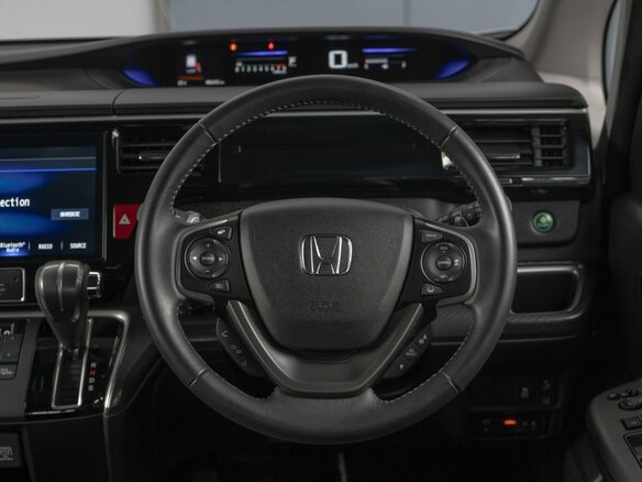 2019 Honda Stepwgn Spada V Рестайлинг, белый, 2479000 рублей - вид 25