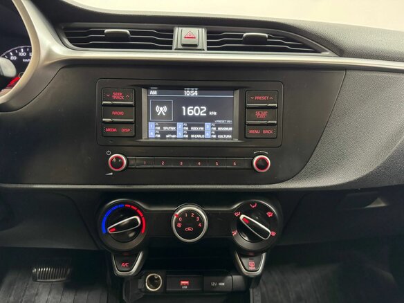 2021 Kia Rio IV Рестайлинг, белый, 1630000 рублей - вид 12