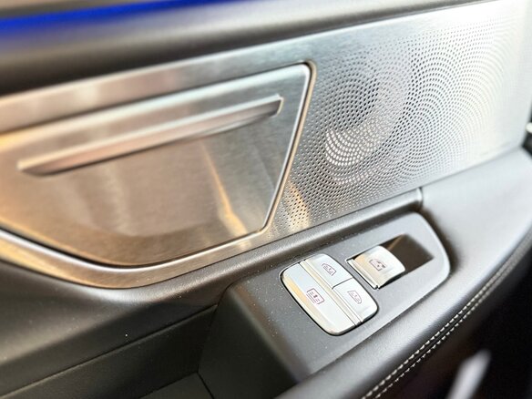 2020 BMW 7 серии 750d xDrive VI (G11/G12) Рестайлинг, чёрный, 7500000 рублей - вид 27