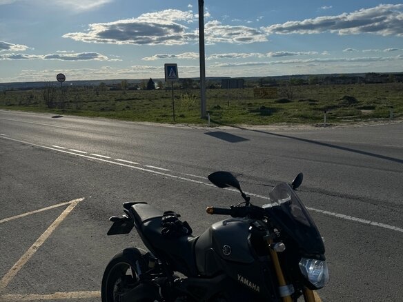 2015 Yamaha MT-09 (FZ-09), серебристый, 650000 рублей - вид 1