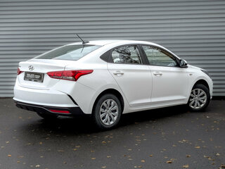 2022 Hyundai Solaris II Рестайлинг, белый, 1535000 рублей, вид 5