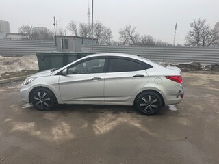 2013 Hyundai Solaris I, серый, 600000 рублей, вид 3