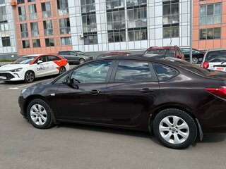 2013 Opel Astra J Рестайлинг, коричневый, 690000 рублей, вид 3