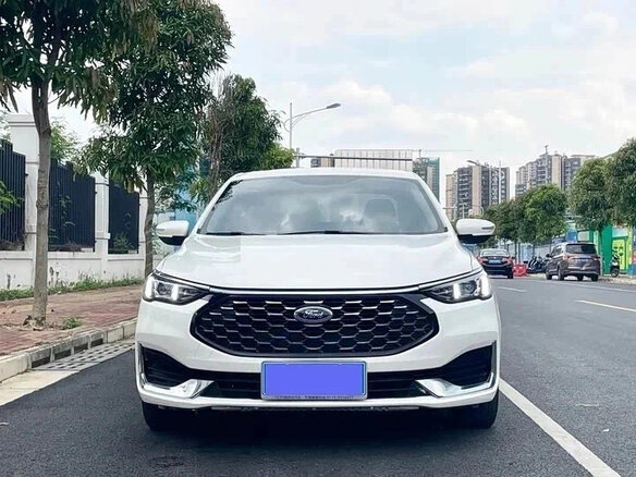 2023 Ford Escort VI Рестайлинг 2, белый, 940007 рублей - вид 1