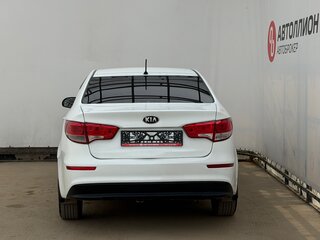 2015 Kia Rio III Рестайлинг, белый, 730000 рублей, вид 4