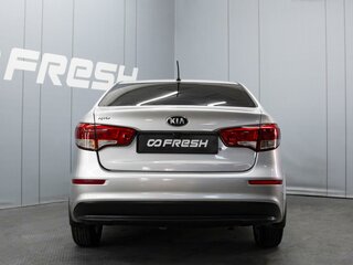 2015 Kia Rio III Рестайлинг, серебристый, 1050000 рублей, вид 4