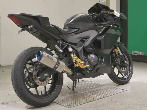 2025 Yamaha YZF-R3, чёрный, 670000 рублей - вид 3