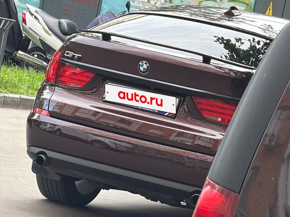 2010 BMW 5 серии Gran Turismo 535i VI (F10/F11/F07), пурпурный, 1600000 рублей - вид 11