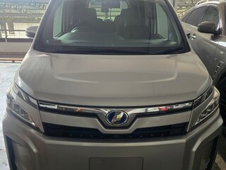2019 Toyota Voxy III (R80) Рестайлинг, серебристый, 2350000 рублей, вид 1