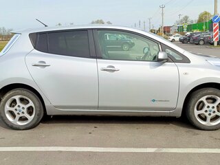 2011 Nissan Leaf I (ZE0/AZE0), серебристый, 785000 рублей, вид 3