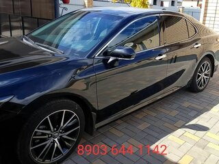 2022 Toyota Camry VIII (XV70) Рестайлинг, чёрный, 3700000 рублей, вид 2