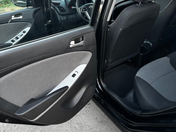 2013 Hyundai Solaris I, чёрный, 855000 рублей - вид 15