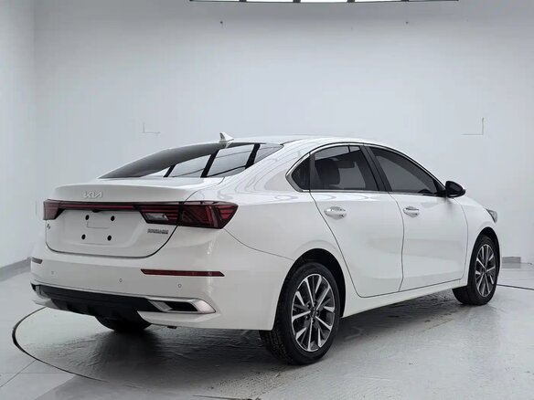 2021 Kia K3 II (China Market), белый, 1400000 рублей - вид 6