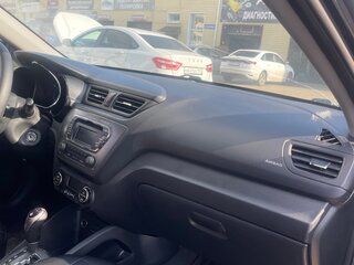 2013 Kia Rio 4-speed III, белый, 500000 рублей, вид 5