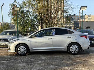 2017 Hyundai Solaris II, серебристый, 989000 рублей, вид 5