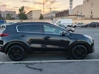 2021 Kia Sportage IV Рестайлинг, чёрный, 2400000 рублей, вид 4