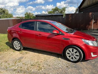 2013 Kia Rio 4-speed III, красный, 680000 рублей, вид 5