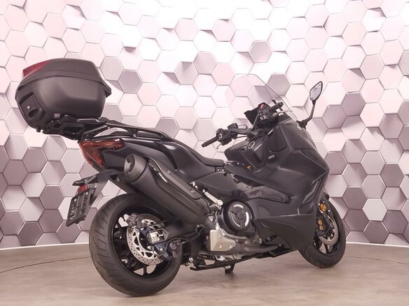2023 Yamaha TMAX, чёрный, 1429000 рублей - вид 6