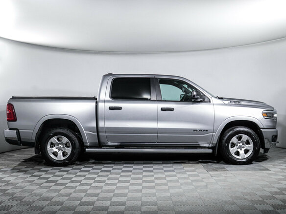 2024 Ram 1500 Quad Cab V Рестайлинг, серый, 7000000 рублей - вид 3
